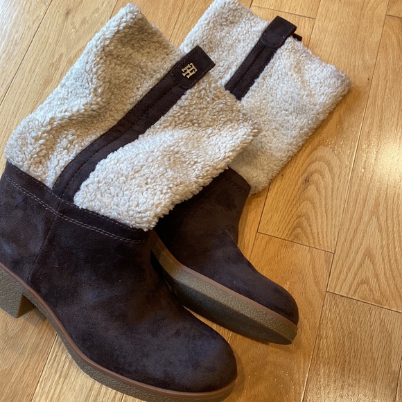 Tommy Hilfiger never worn boots - Picture 2 of 3